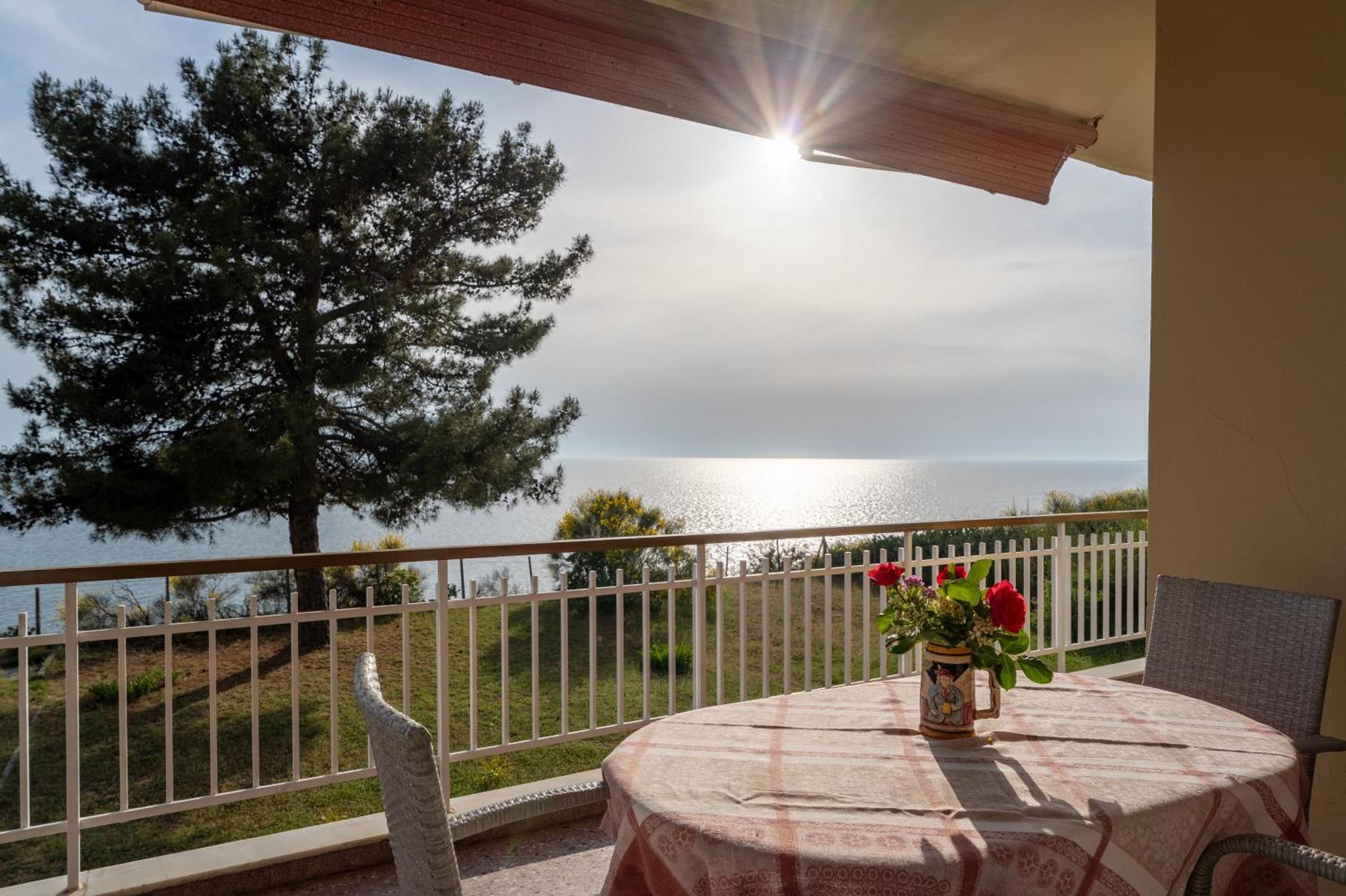 Sunshine House Offering Spectacular Views To Olymp A Nea Iraklia Exterior foto
